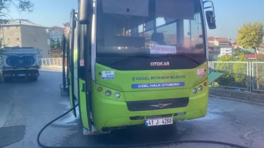 Özel halk otobüsünde yangın paniği
