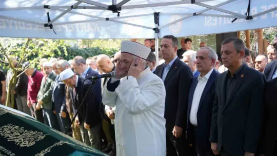 Özgür Özel, Kocaeli'de cenazeye katıldı