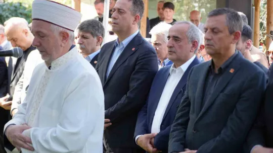 Özgür Özel, Kocaeli'de cenazeye katıldı