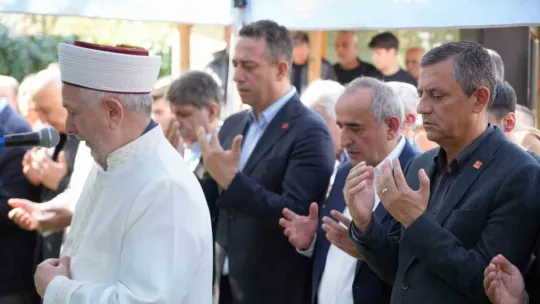 Özgür Özel, Kocaeli'de cenazeye katıldı