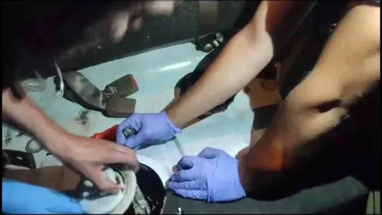 Paket paket eroini yakıt deposuna saklamışlar