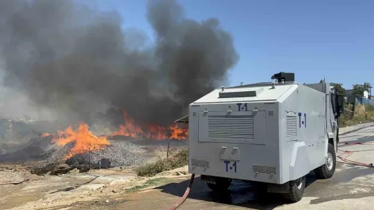 Palet fabrikasındaki yangına müdahale sürüyor