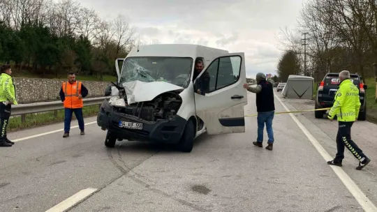 Panelvan kamyonete çarptı: 2 yaralı