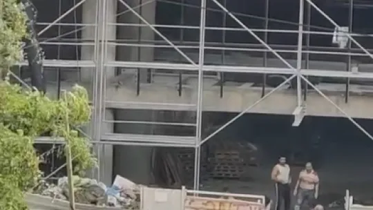 Parasını alamayan işçiden ilginç eylem