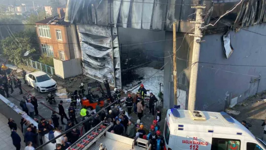 Parfüm dolum tesisinde çıkan yangında 6 ölü, 4 yaralı