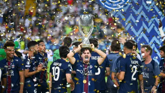 Paris Saint-Germain, Süper Kupa'yı ilk kez müzesine götürdü