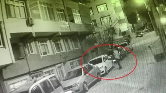 Park halindeki araçlara tekme ile zarar veren saldırgan yakalandı