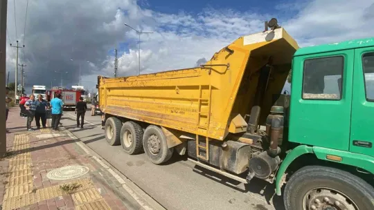 Kamyona çarpan motosikletli yaralandı