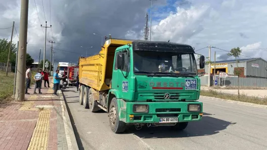 Kamyona çarpan motosikletli yaralandı