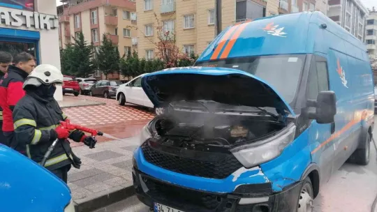 Park halindeki kargo aracında yangın çıktı