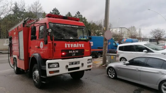 Park halindeki kargo aracında yangın çıktı