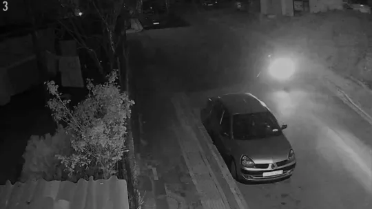 Park halindeki otomobili kurşunlandılar