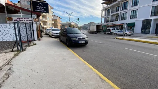 Otomobilde silahla vurulmuş halde bulundu