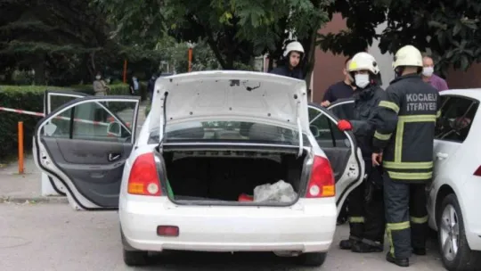 Park halindeki otomobilden sızan gaz korkuttu