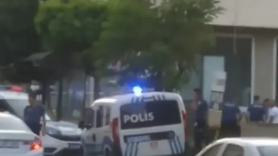 Park halindeki otomobiller böyle kurşunlandı