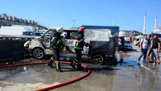 Panelvan alevlere teslim oldu