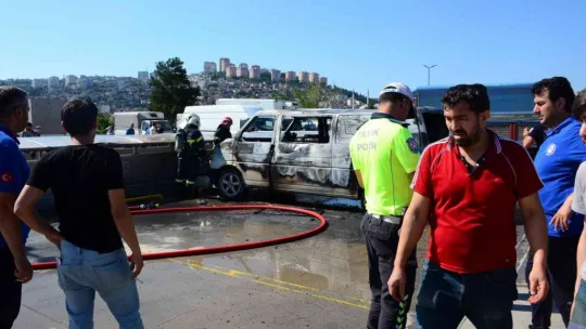 Panelvan alevlere teslim oldu