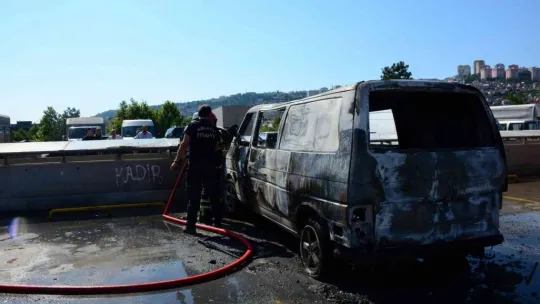 Panelvan alevlere teslim oldu