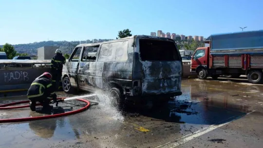 Panelvan alevlere teslim oldu