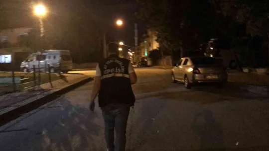 Körfez'de 16 yaşındaki genç boynundan bıçaklandı