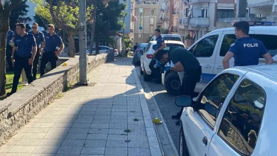 Parkta otururken silahlı saldırıya uğrayan baba ve oğlu yaralandı