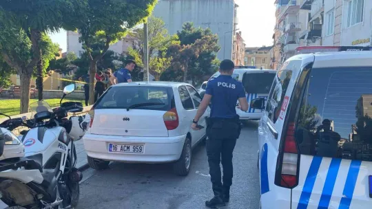 Parkta otururken silahlı saldırıya uğrayan baba ve oğlu yaralandı
