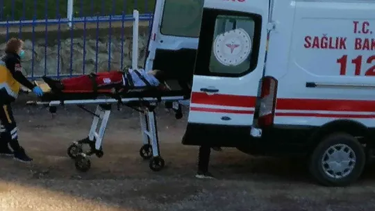 Parkta salıncağın oturağına sıkışan çocuğu itfaiye kurtardı