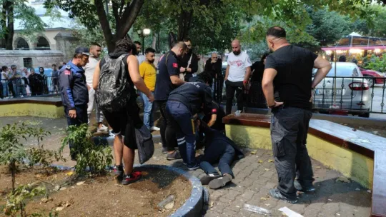 Parkta yere yığılan şahıs ekipleri harekete geçirdi