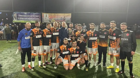 Parsan futbol takımı şampiyon oldu