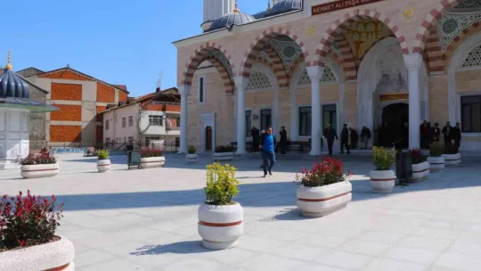 Paşa Cami meydanına estetik dokunuş