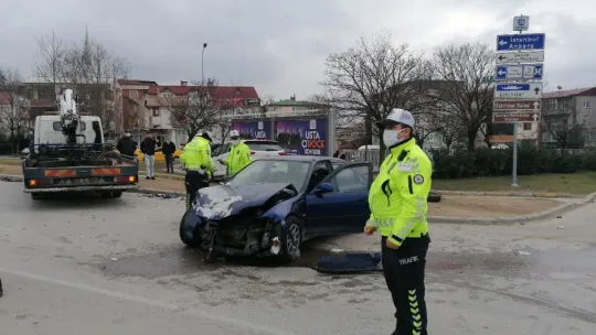 Pazar alışverişinden dönerken otomobilin altında sıkıştı