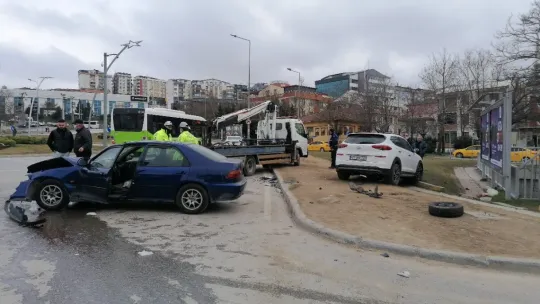 Pazar alışverişinden dönerken otomobilin altında sıkıştı