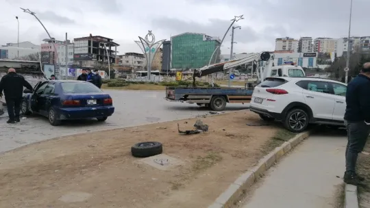 Pazar alışverişinden dönerken otomobilin altında sıkıştı