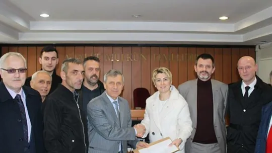 Pelin Coştur Filiz mazbatasını aldı