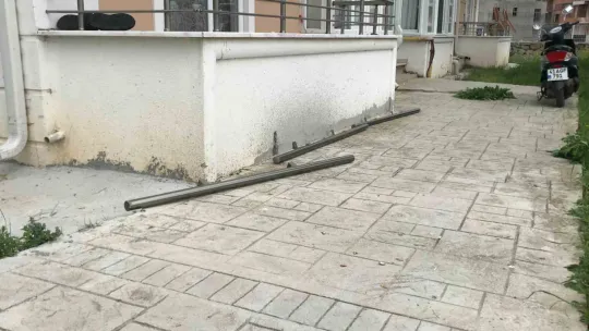 Pencereden motosikletine bakmak isterken ikinci kattan düştü