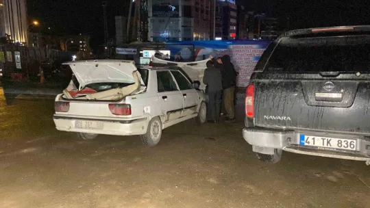 Pikap ile otomobil çarpıştı: 1 hafif yaralı