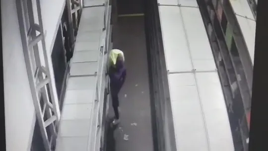 119 akıllı cep telefonu böyle çalındı!