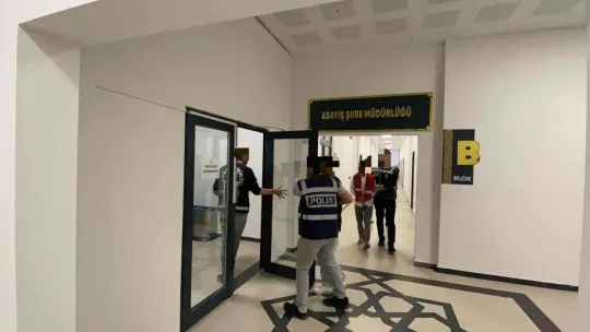 119 akıllı cep telefonu böyle çalındı!