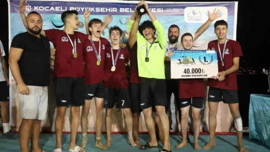 Plaj şenliklerinde kıyasıya yarış