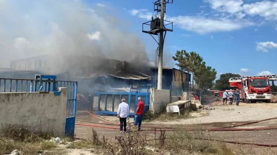 Fabrikada çıkan yangın söndürüldü