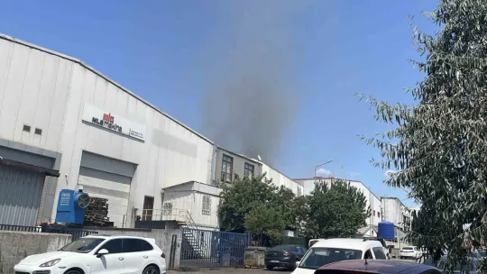 Plastik varil fabrikasında korkutan yangın