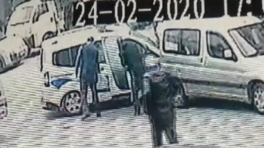Polis aracı ile otomobil kafa kafaya çarpıştı!