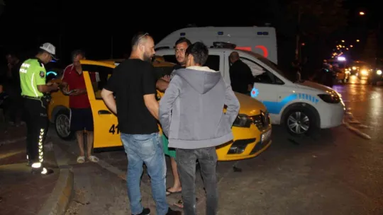 Polis aracına cip çarptı: 2 polis memuru yaralandı