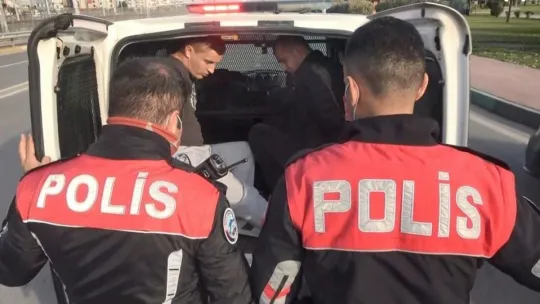 Polis uyuşturucuyu yoldan tek tek topladı