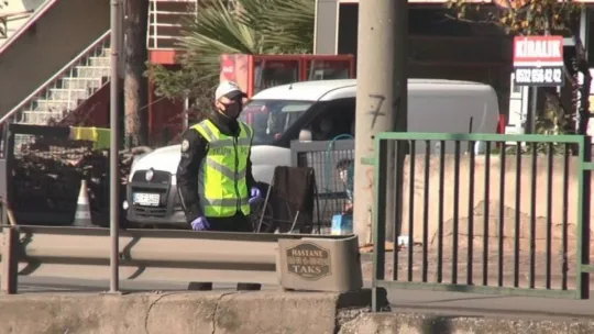 Polisi görünce aracı ile ters yönden kaçmaya çalıştı!