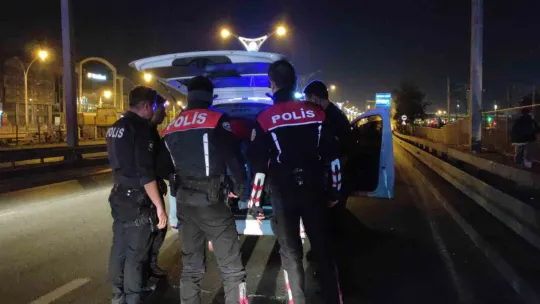 Polisin kovaladığı lüks cipten silah çıktı: Gözaltılar var