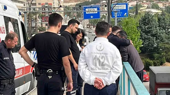 İntihar girişiminde bulunan şahsı sarılarak ikna etti