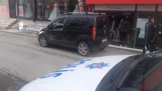 Polisin şüphelenerek durduğu araç sigortasız çıktı