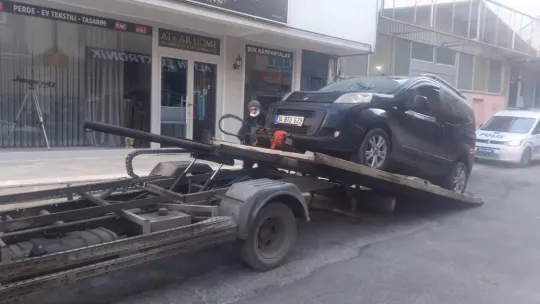Polisin şüphelenerek durduğu araç sigortasız çıktı
