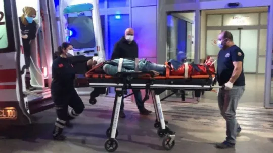 Polisten kaçmak isterken 2 metrelik duvardan düşüp ayağını kırdı